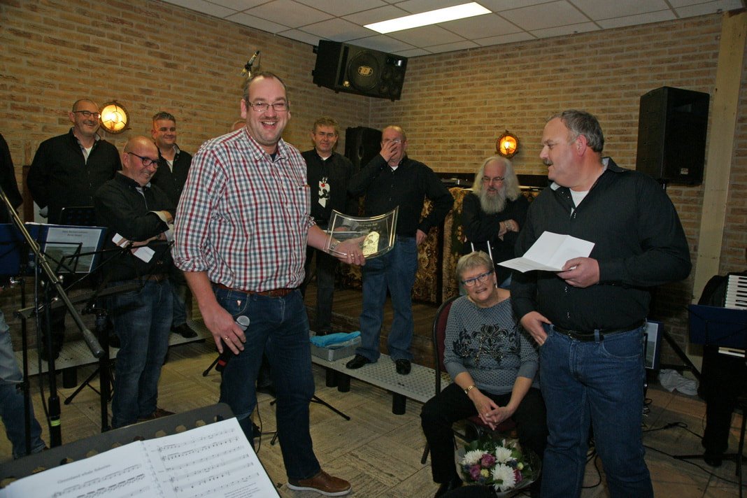Afbeelding bij Andre van Ast tijdens de muzikale happening benoemd tot Erelid
